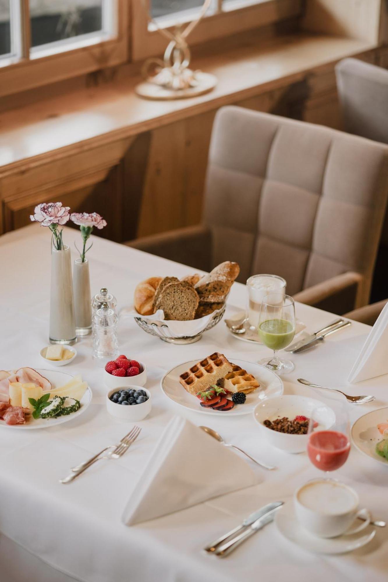 Schlosshotel Фис Экстерьер фото