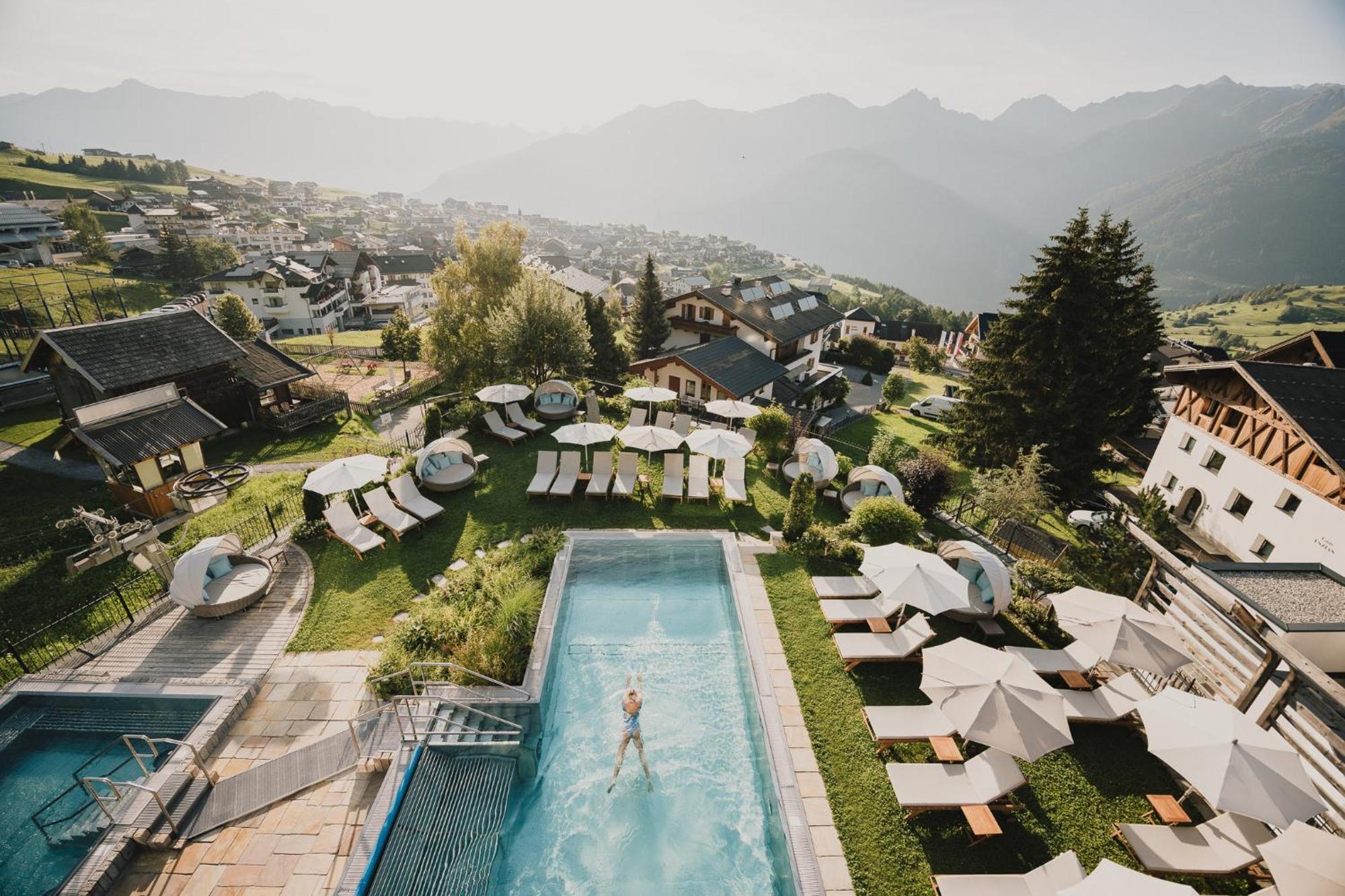 Schlosshotel Фис Экстерьер фото